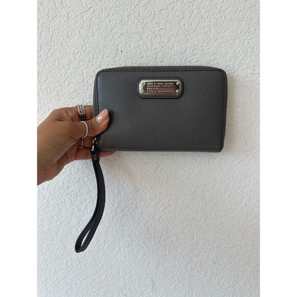 Marc By Marc Jacobs Handbags - Marc By Marc Jacobs Bags Marc By Marc Jacobs Wingman Leather Wristlet